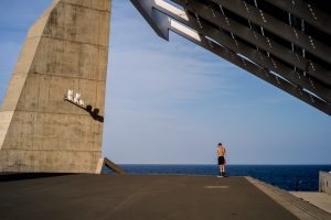 #163 – Patinador bajo placa fotovoltaica