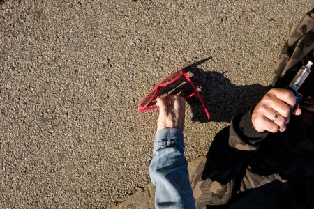 #196 – Pareja en el suelo